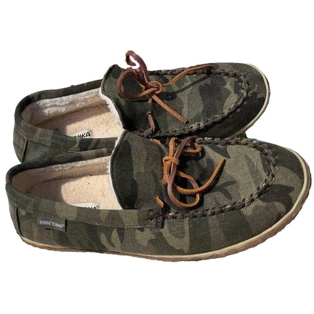 Minnetonka Men’s Size 12 Camo Moccasin Slippers Faux Fur Lined Lace Up Indoor
